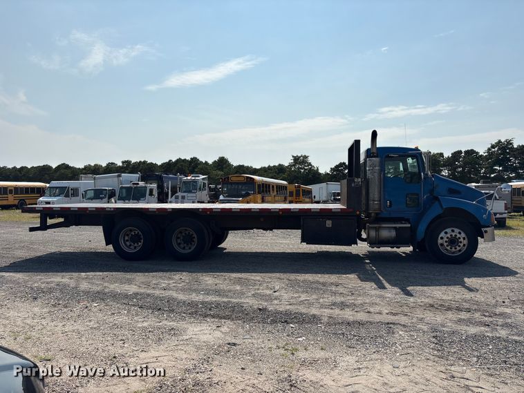 image for item YA4533 2004 Kenworth T300 flatbed truck