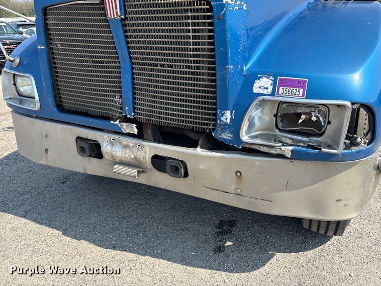 image for item YA4533 2004 Kenworth T300 flatbed truck