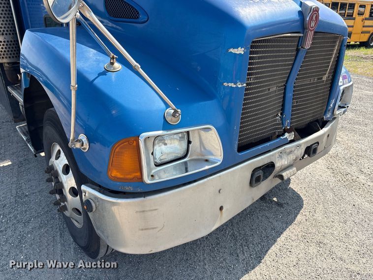 image for item YA4533 2004 Kenworth T300 flatbed truck