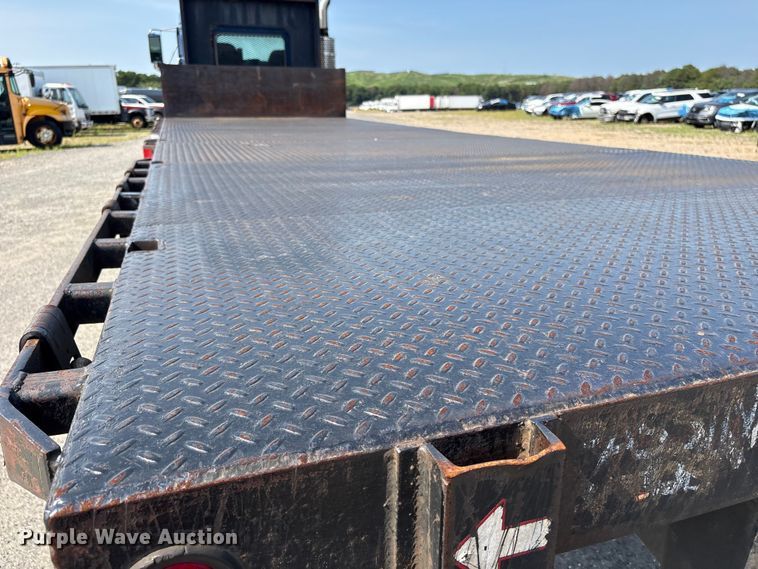 image for item YA4533 2004 Kenworth T300 flatbed truck