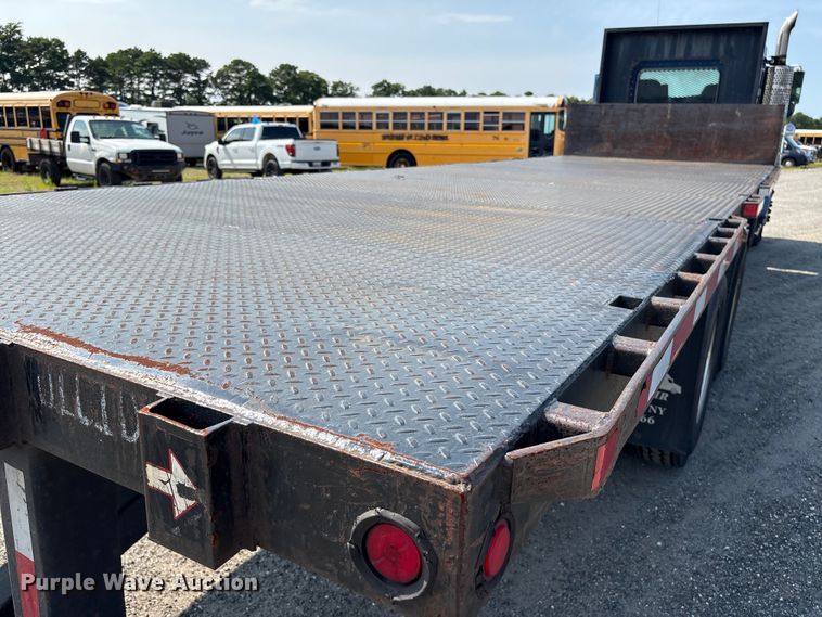 image for item YA4533 2004 Kenworth T300 flatbed truck