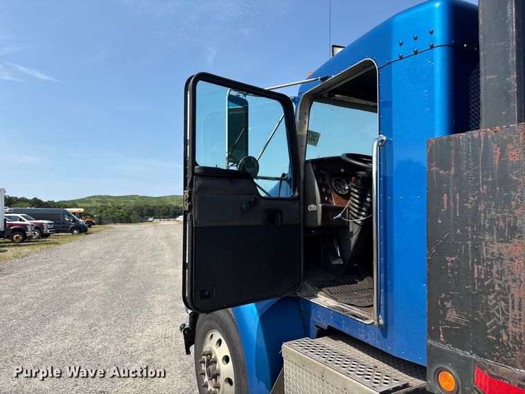 image for item YA4533 2004 Kenworth T300 flatbed truck