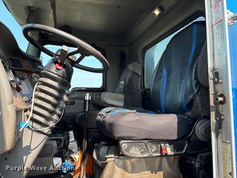 image for item YA4533 2004 Kenworth T300 flatbed truck
