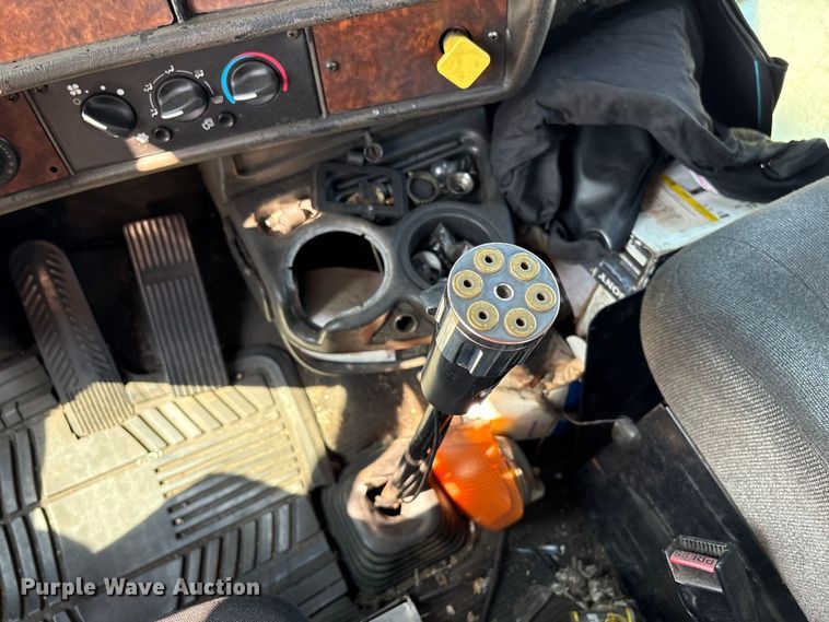 image for item YA4533 2004 Kenworth T300 flatbed truck