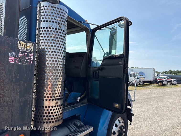image for item YA4533 2004 Kenworth T300 flatbed truck