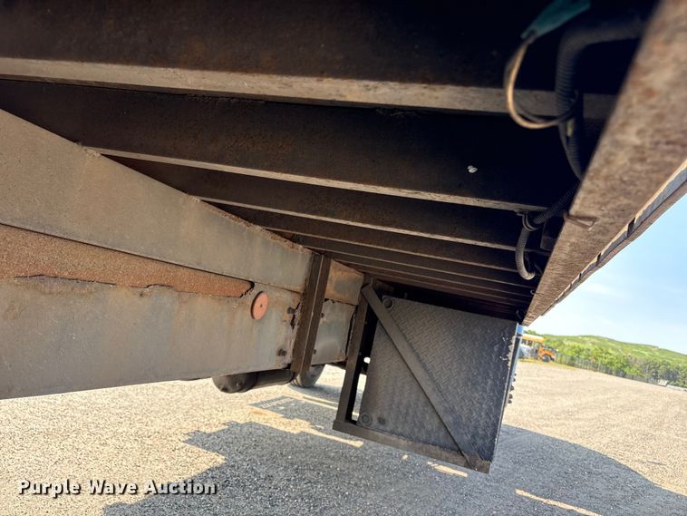 image for item YA4533 2004 Kenworth T300 flatbed truck