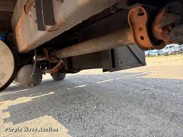 image for item YA4533 2004 Kenworth T300 flatbed truck