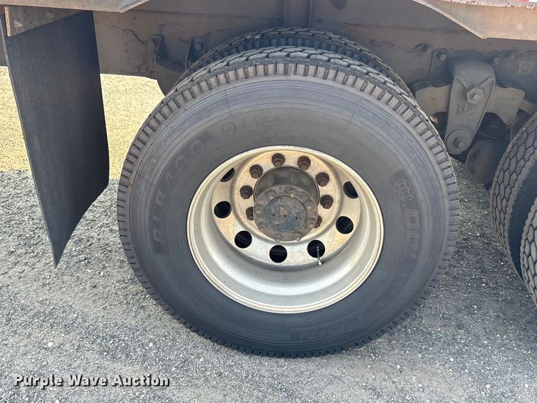image for item YA4533 2004 Kenworth T300 flatbed truck