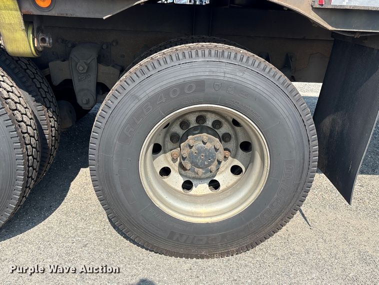 image for item YA4533 2004 Kenworth T300 flatbed truck