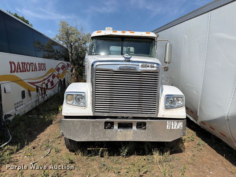image for item YA4549 2017 Freightliner SD122 semi truck