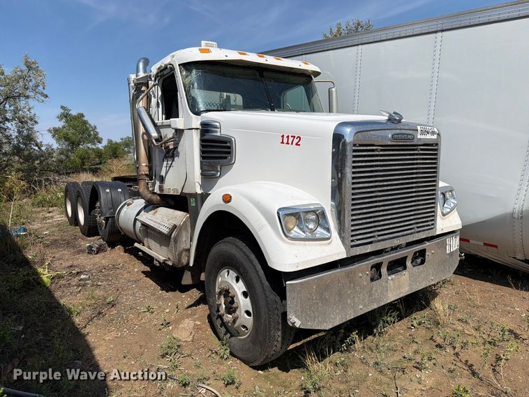image for item YA4549 2017 Freightliner SD122 semi truck