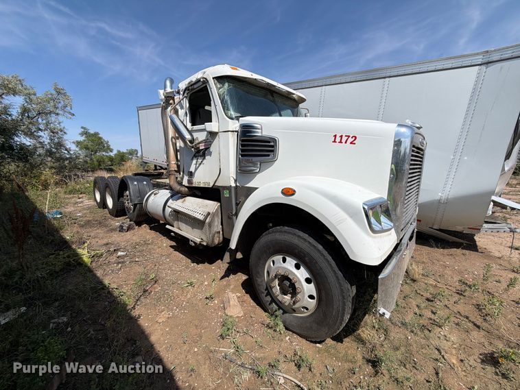 image for item YA4549 2017 Freightliner SD122 semi truck