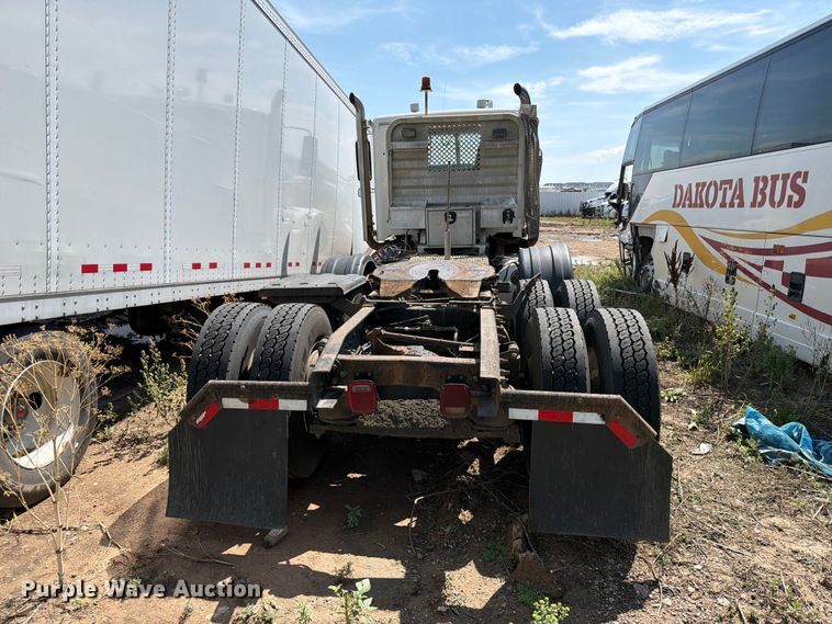 image for item YA4549 2017 Freightliner SD122 semi truck