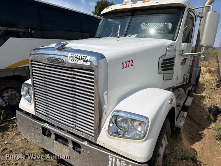 image for item YA4549 2017 Freightliner SD122 semi truck