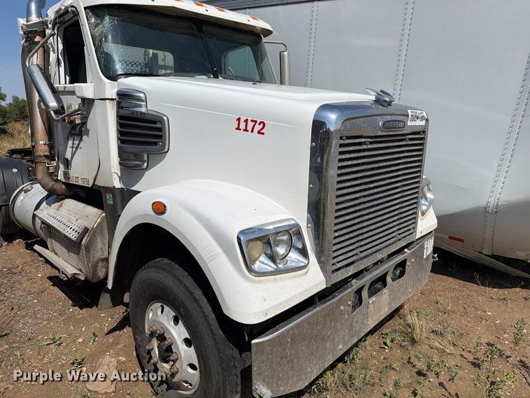 image for item YA4549 2017 Freightliner SD122 semi truck