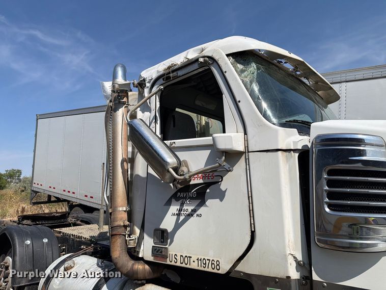 image for item YA4549 2017 Freightliner SD122 semi truck