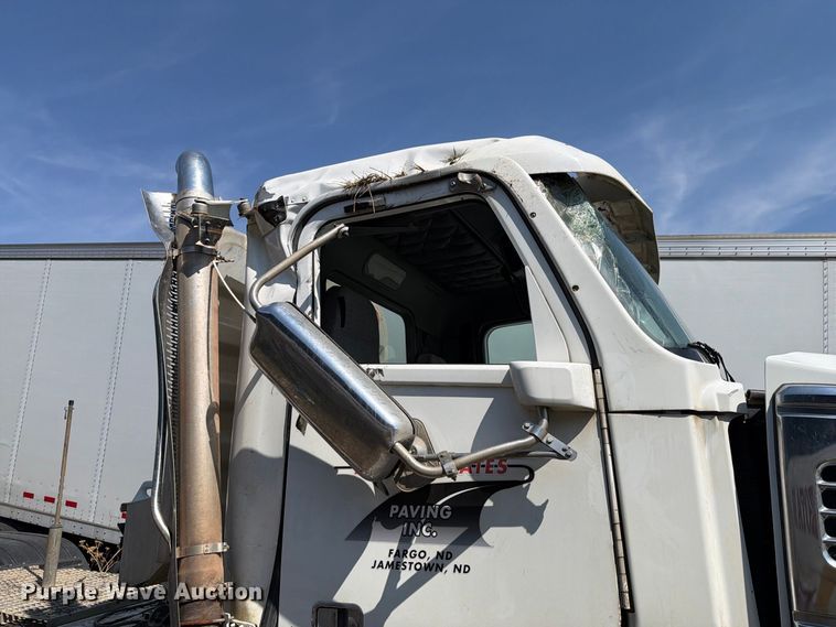 image for item YA4549 2017 Freightliner SD122 semi truck