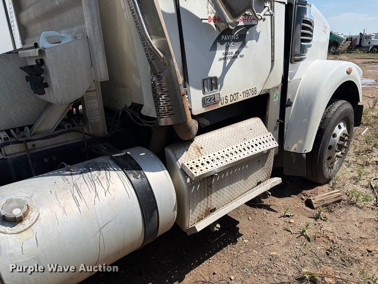 image for item YA4549 2017 Freightliner SD122 semi truck