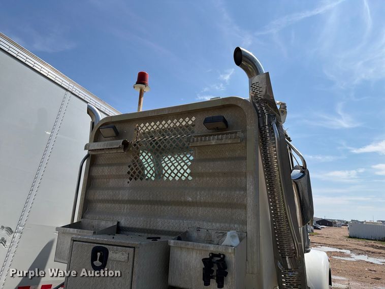 image for item YA4549 2017 Freightliner SD122 semi truck