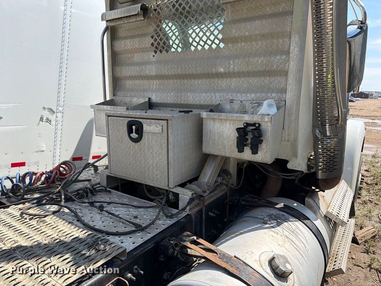 image for item YA4549 2017 Freightliner SD122 semi truck