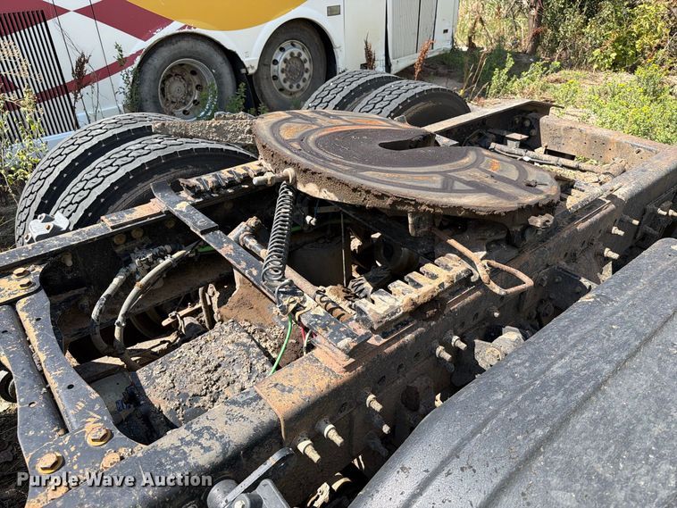 image for item YA4549 2017 Freightliner SD122 semi truck