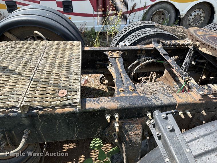 image for item YA4549 2017 Freightliner SD122 semi truck
