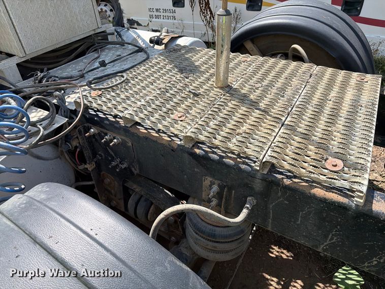 image for item YA4549 2017 Freightliner SD122 semi truck