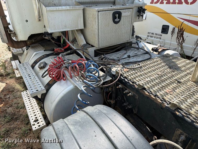 image for item YA4549 2017 Freightliner SD122 semi truck