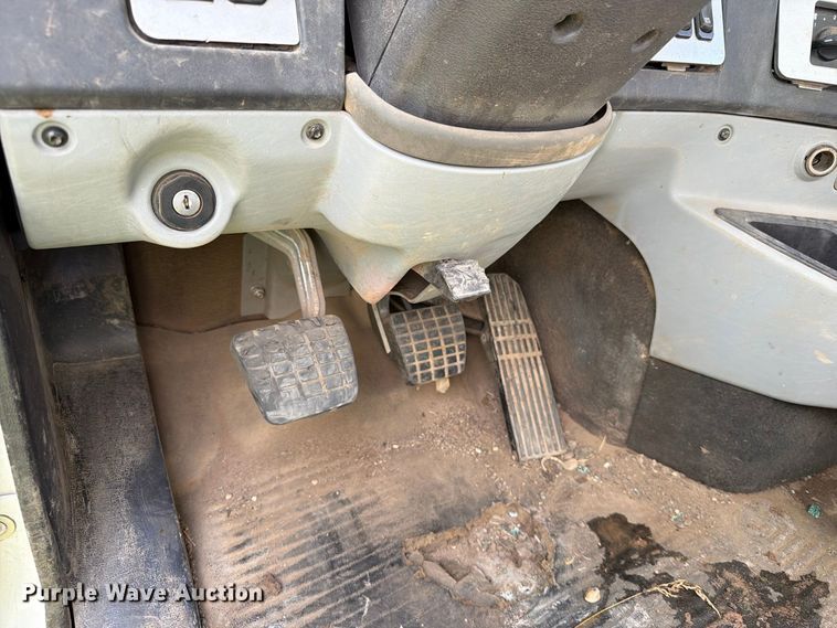 image for item YA4549 2017 Freightliner SD122 semi truck