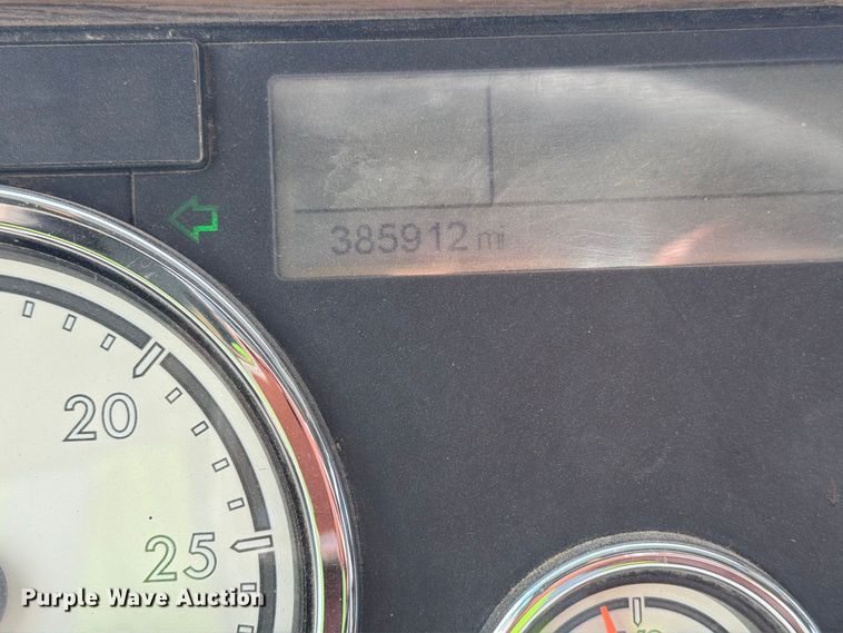 image for item YA4549 2017 Freightliner SD122 semi truck