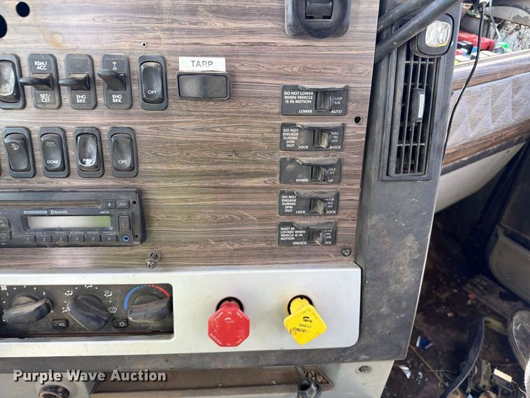 image for item YA4549 2017 Freightliner SD122 semi truck