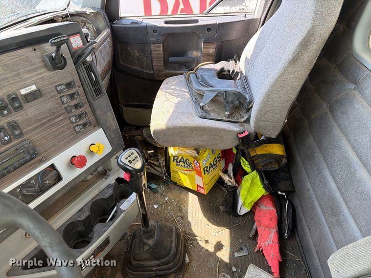 image for item YA4549 2017 Freightliner SD122 semi truck