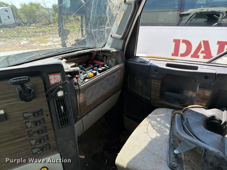image for item YA4549 2017 Freightliner SD122 semi truck