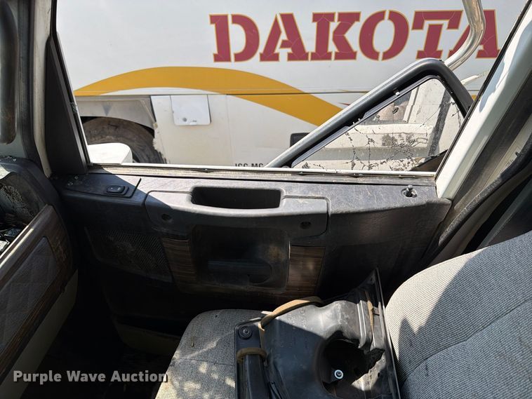 image for item YA4549 2017 Freightliner SD122 semi truck