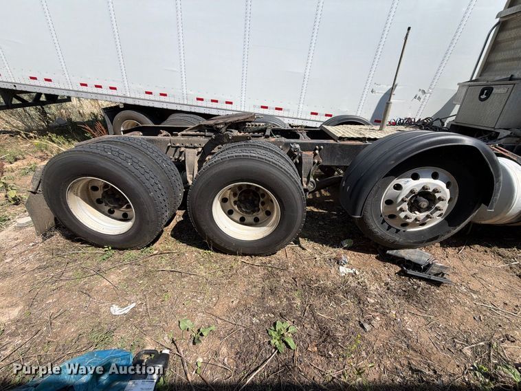 image for item YA4549 2017 Freightliner SD122 semi truck