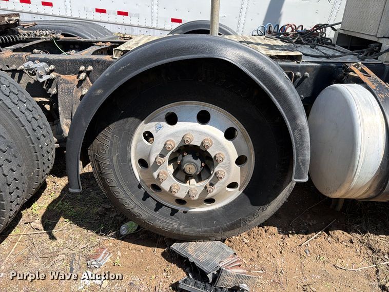 image for item YA4549 2017 Freightliner SD122 semi truck