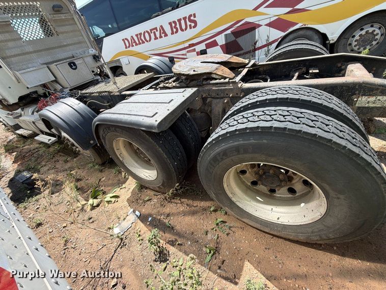 image for item YA4549 2017 Freightliner SD122 semi truck