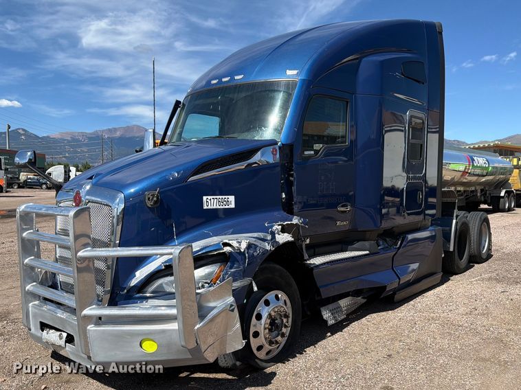 2023 Kenworth T680 semi truck
