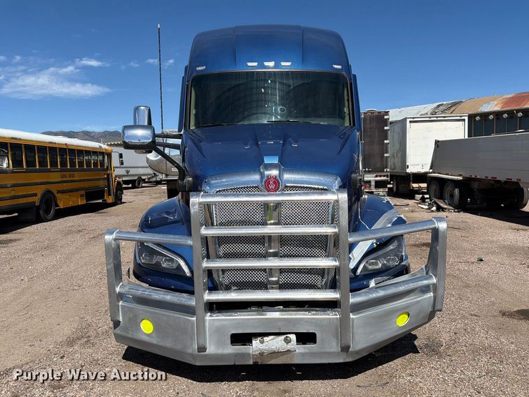 image for item YA4574 2023 Kenworth T680 semi truck