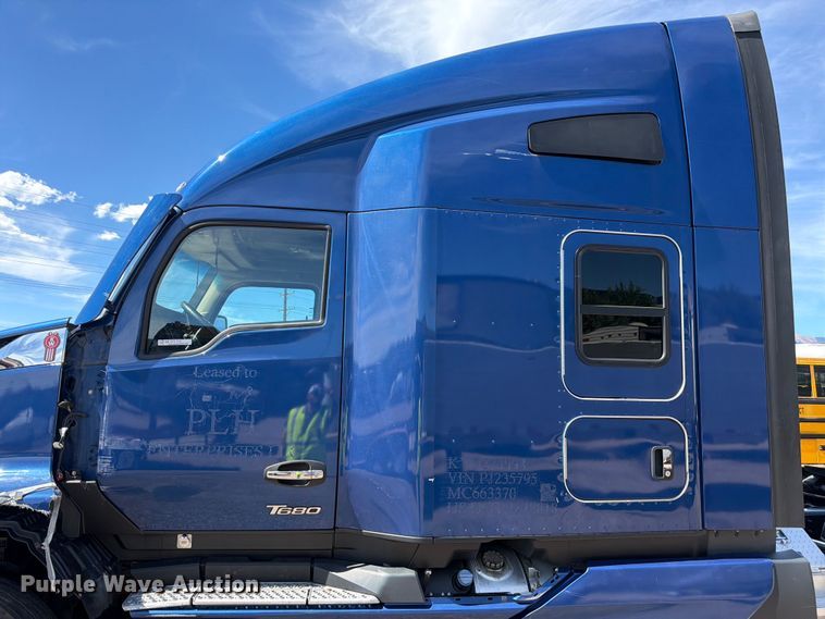 image for item YA4574 2023 Kenworth T680 semi truck
