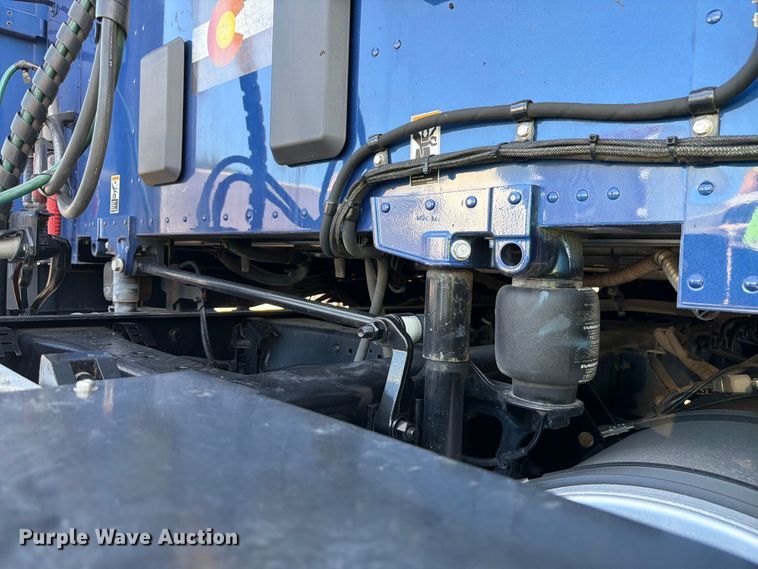 image for item YA4574 2023 Kenworth T680 semi truck