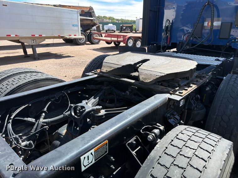 image for item YA4574 2023 Kenworth T680 semi truck