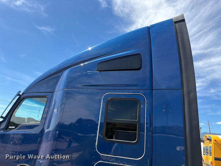 image for item YA4574 2023 Kenworth T680 semi truck