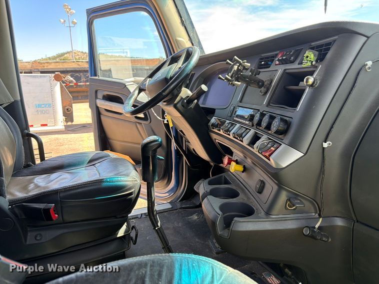 image for item YA4574 2023 Kenworth T680 semi truck