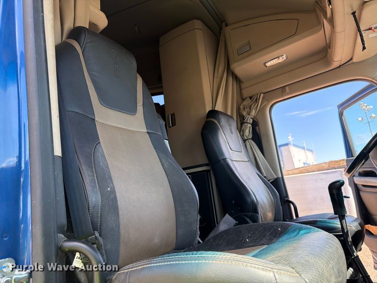 image for item YA4574 2023 Kenworth T680 semi truck