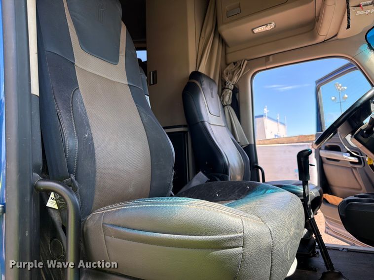 image for item YA4574 2023 Kenworth T680 semi truck