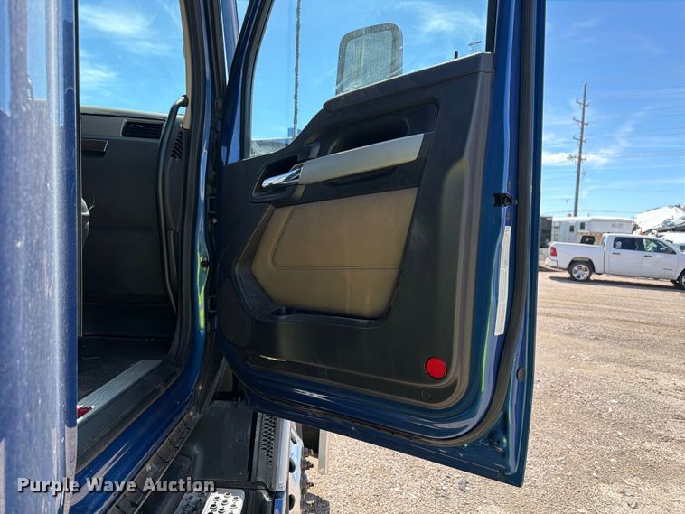 image for item YA4574 2023 Kenworth T680 semi truck