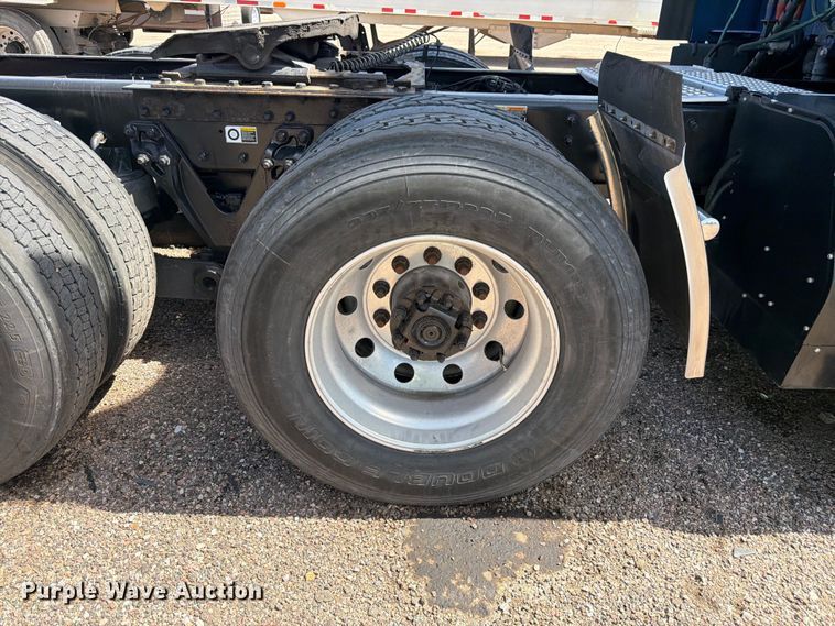 image for item YA4574 2023 Kenworth T680 semi truck