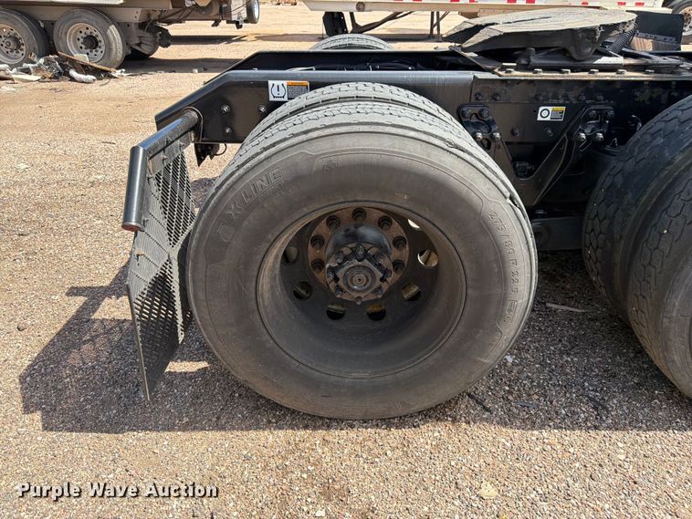 image for item YA4574 2023 Kenworth T680 semi truck