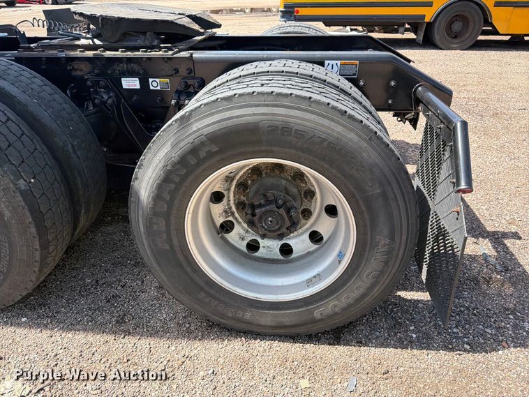 image for item YA4574 2023 Kenworth T680 semi truck